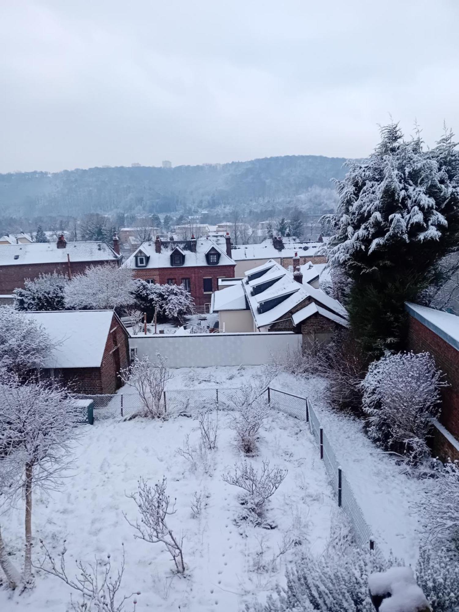 Le Nid Normand Avec Terrasse - Stationnement Facile Et Gratuit - 5 Min Seine Apartment Deville-les-Rouen ภายนอก รูปภาพ